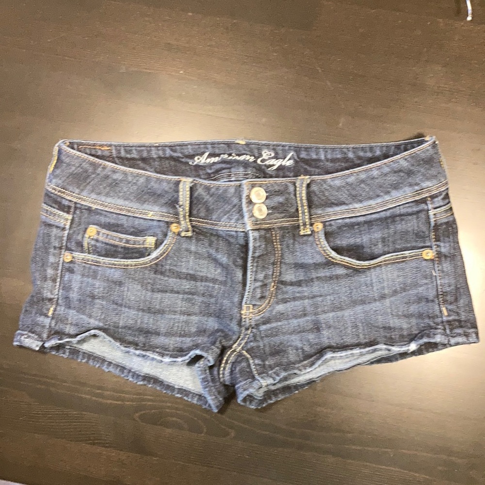 2” Jean shorts size 6 American Eagle